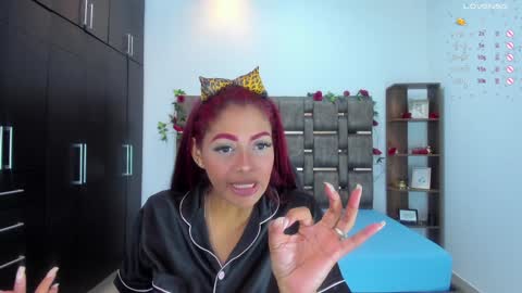 Snapshot of isabelreyes_ chatting on January 15, 4:04 am Hi mi name is Isabel  online show from January 15, 4:04 am