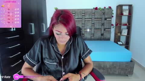 Snapshot of isabelreyes_ chatting on January 22, 2:26 am Hi mi name is Isabel  online show from January 22, 2:26 am