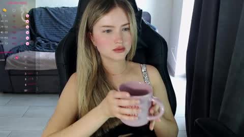isabelswan online show from May 25, 2:45 pm
