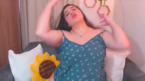 Isa online show from February 5, 2:33 pm