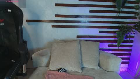 Snapshot of isamoon_ chatting on April 27, 1:20 pm Isa online show from April 27, 1:20 pm