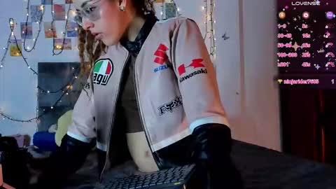 Isabela  online show from February 3, 6:40 am