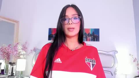 Snapshot of isasaenz_ chatting on November 15, 6:15 pm Isa Saenz online show from November 15, 6:15 pm