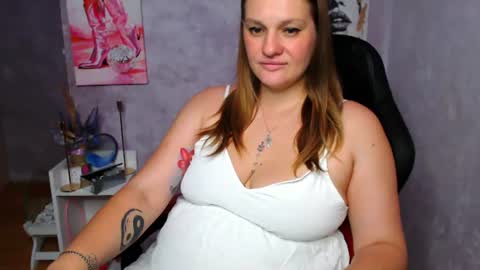 Snapshot of isingle_mom chatting on July 15, 4:51 am isingle_mom online show from July 15, 4:51 am