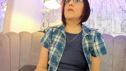 Isis online show from November 25, 10:43 pm