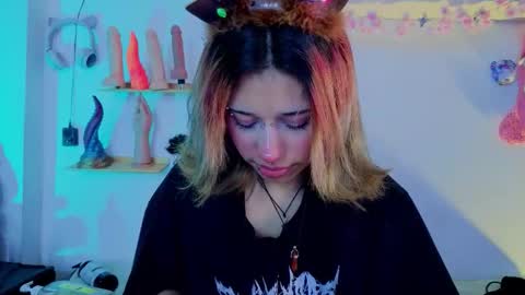 Isisjones18 online show from December 14, 7:40 pm