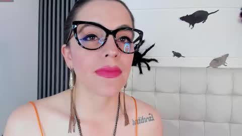 Snapshot of isisnoir chatting on October 11, 7:01 pm Isis Noir online show from October 11, 7:01 pm