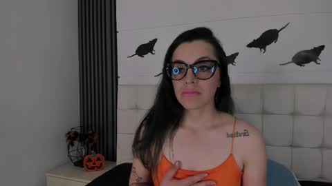 Snapshot of isisnoir chatting on October 18, 7:36 pm Isis Noir online show from October 18, 7:36 pm