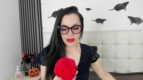 Snapshot of isisnoir chatting on October 25, 7:19 pm Isis Noir online show from October 25, 7:19 pm