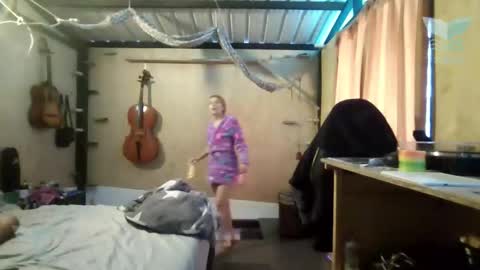 Isis SUN online show from February 15, 10:50 pm