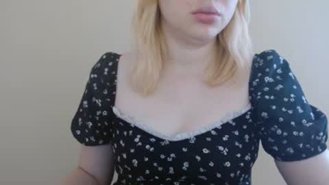 Isla online show from June 24, 6:01 am