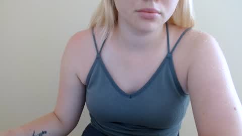 Isla online show from July 2, 6:08 am