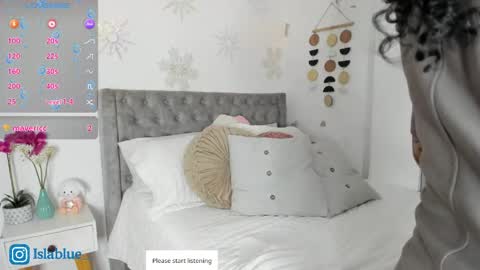 Snapshot of islaa_bluee chatting on June 5, 11:32 pm Isla Blue online show from June 5, 11:32 pm