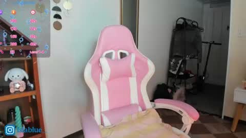 Snapshot of islaa_bluee chatting on July 13, 1:52 am Isla Blue online show from July 13, 1:52 am