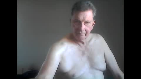 island625103 online show from February 4, 9:10 pm