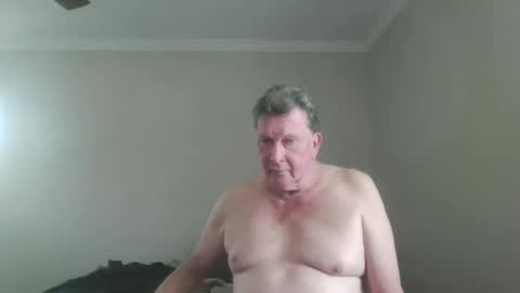 island625103 online show from October 18, 7:03 pm