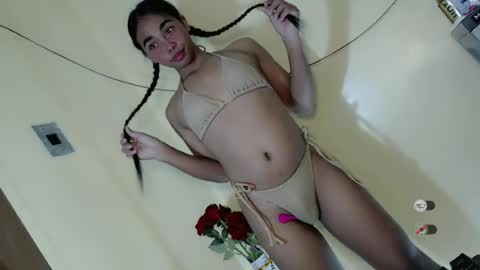 Snapshot of island_girlxxx chatting on June 16, 12:30 pm Alona online show from June 16, 12:30 pm