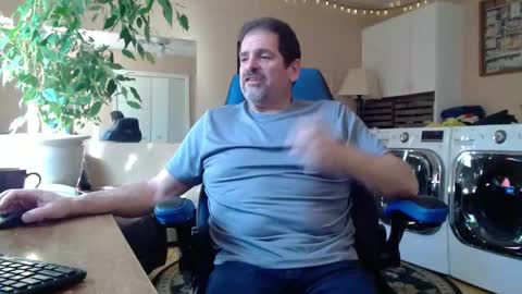 Snapshot of islandguy70 chatting on December 26, 4:58 pm Jim online show from December 26, 4:58 pm
