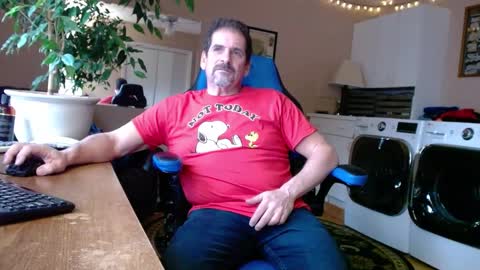 Snapshot of islandguy70 chatting on December 30, 9:19 pm Jim online show from December 30, 9:19 pm