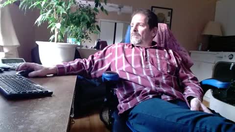Snapshot of islandguy70 chatting on January 3, 8:32 pm Jim online show from January 3, 8:32 pm
