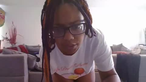 Sharice online show from April 18, 3:16 pm