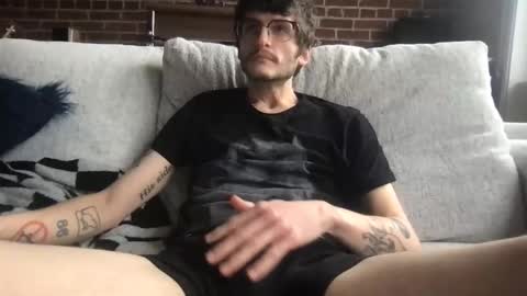 isocialmedia online show from January 7, 5:37 pm