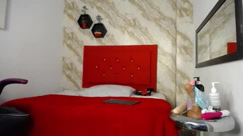 Snapshot of issa__love chatting on October 3, 1:19 pm issa online show from October 3, 1:19 pm