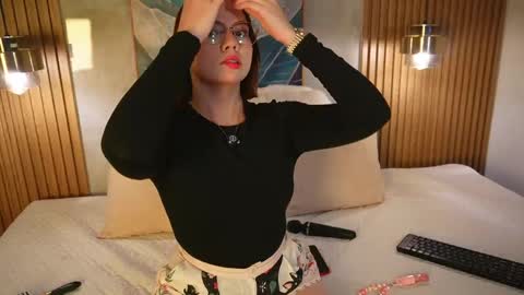 Snapshot of issa_baby_ chatting on May 5, 4:20 am issa baby online show from May 5, 4:20 am