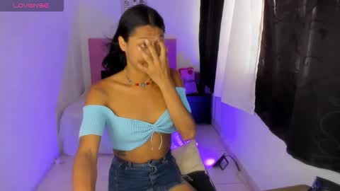 issa_kitty online show from October 11, 7:01 pm