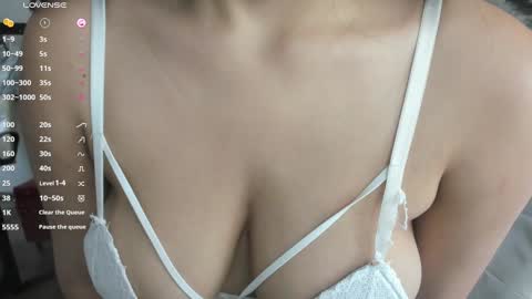 Issa  online show from December 12, 12:01 pm