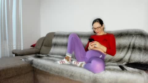 Issabelle online show from February 8, 11:01 am