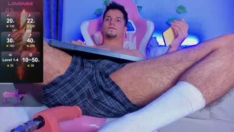 Snapshot of issac_james chatting on January 3, 4:55 am Issac online show from January 3, 4:55 am