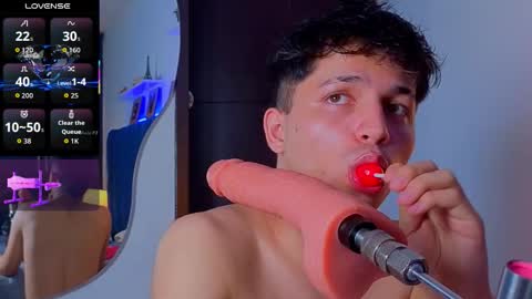 Snapshot of issac_james chatting on November 7, 5:29 am Issac online show from November 7, 5:29 am