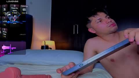 Snapshot of issac_james chatting on November 27, 3:41 am Issac online show from November 27, 3:41 am