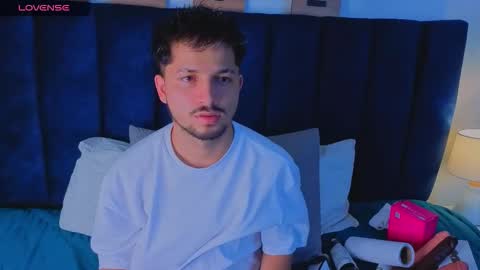 Issac online show from March 27, 2:50 am