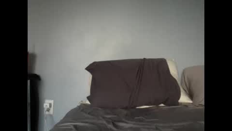 Snapshot of issalooker chatting on December 16, 9:52 pm Marshall online show from December 16, 9:52 pm