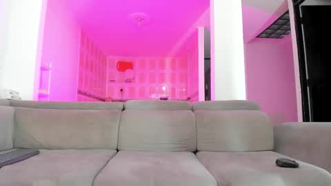 Snapshot of issalovexxx chatting on January 11, 7:30 pm Isabella online show from January 11, 7:30 pm