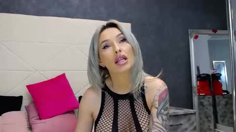 IssaSmyth online show from March 13, 4:35 pm