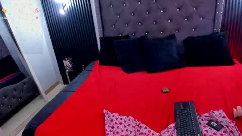 Snapshot of issis_smith chatting on September 16, 8:32 pm issis_smith online show from September 16, 8:32 pm