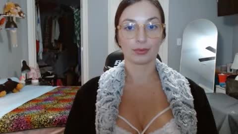 Bella Bloom online show from December 5, 4:53 am