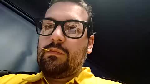Snapshot of italianbigboy932 chatting on April 25, 7:33 am italianbigboy932 online show from April 25, 7:33 am