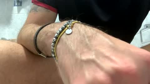 Snapshot of italianbigcock91 chatting on January 5, 9:05 am italianbigcock91 online show from January 5, 9:05 am