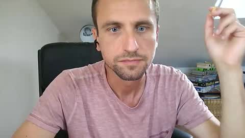 Snapshot of italiano116116 chatting on June 9, 10:27 am italiano116116 online show from June 9, 10:27 am