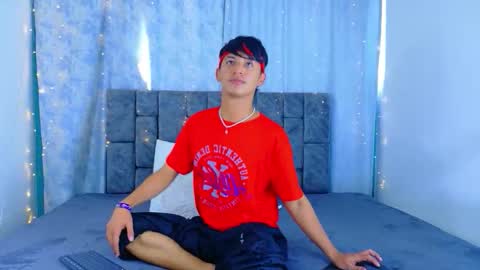 ithan_kingtwin online show from May 15, 7:10 pm