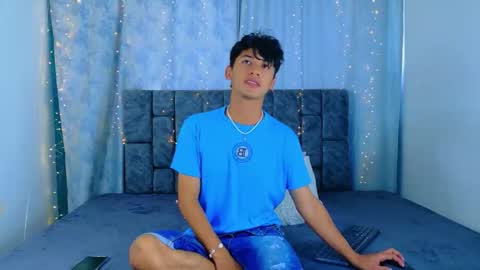 ithan_kingtwin online show from May 24, 6:57 pm