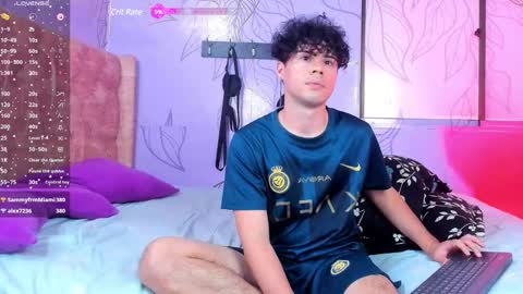 Snapshot of ithan_salvatore chatting on January 5, 10:19 pm Ithan and Friends online show from January 5, 10:19 pm