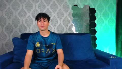 Snapshot of ithan_salvatore chatting on January 17, 7:30 am Ithan and Friends online show from January 17, 7:30 am