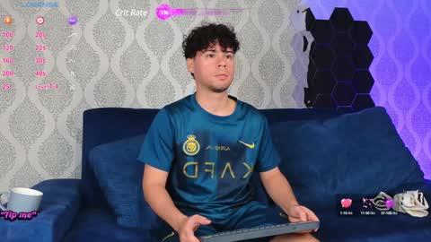 Snapshot of ithan_salvatore chatting on February 7, 8:01 am Ithan and Friends online show from February 7, 8:01 am