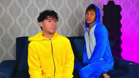 Snapshot of ithan_salvatore chatting on February 7, 9:04 pm Ithan and Friends online show from February 7, 9:04 pm