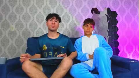 Snapshot of ithan_salvatore chatting on February 11, 7:38 pm Ithan and Friends online show from February 11, 7:38 pm